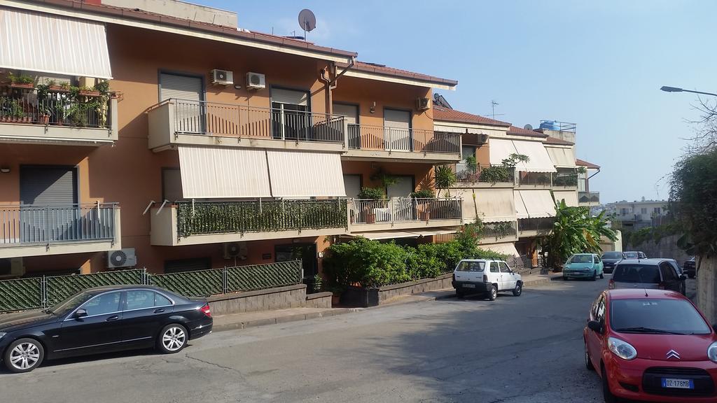 Baia Giardini Apartments Esterno foto