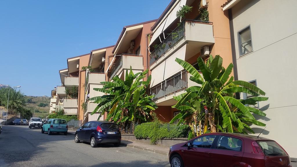 Baia Giardini Apartments Esterno foto